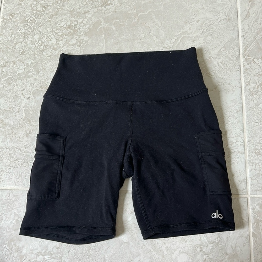 Alo Yoga 7" High-Waist Cargo Biker Short